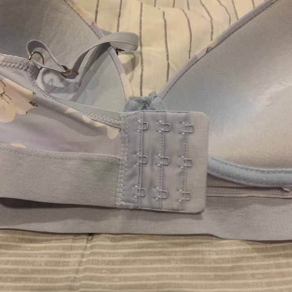 Vince Camuto Wireless 36C bra - Picture 3 of 5